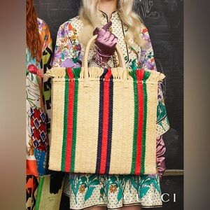 NWT Gucci Web Woven Straw Tote Striped Straw Fringed 2018 runway beach bag